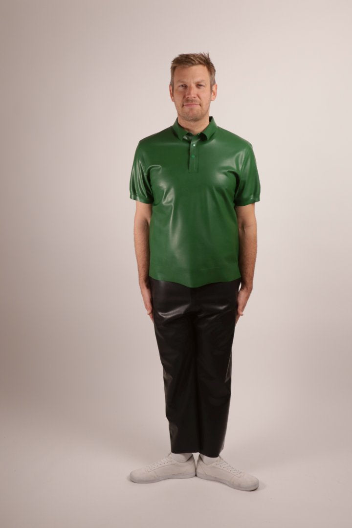 ampelmännchen-in-schwarzer-latex-hose