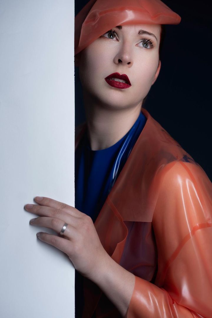 katrin-schönfisch-wearing-transparent-salmon-latex-beret