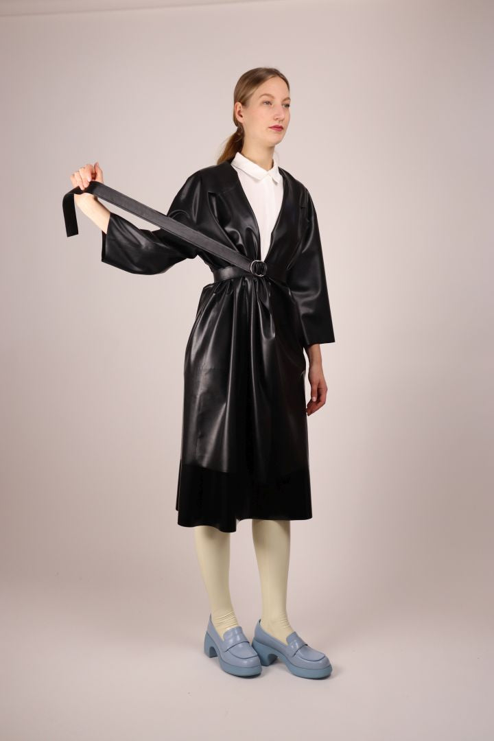 latex kleidung aufbewahren The Black Cocoon Coat – TARZA & JANE
