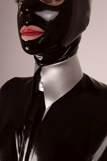 Our model Anja is wearing a black latex mask with a matching top, long gloves, and a silver latex high shirt collar a bit like the ones Karl Lagerfeld used to wear. Not so tall, not so stiff, but similar.