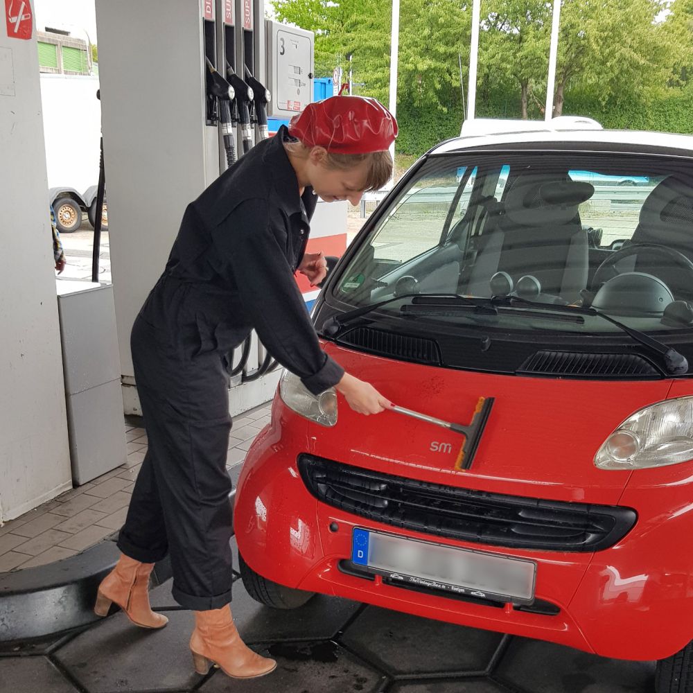 mona-washing-car-in-red-latex-beret