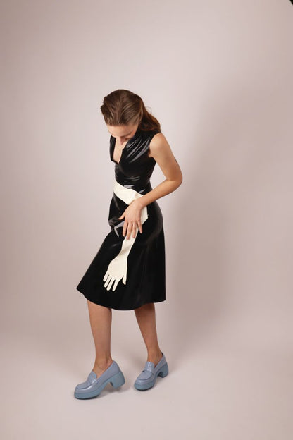 model-testing-white-latex-hands-scarf-on-black-latex-dress