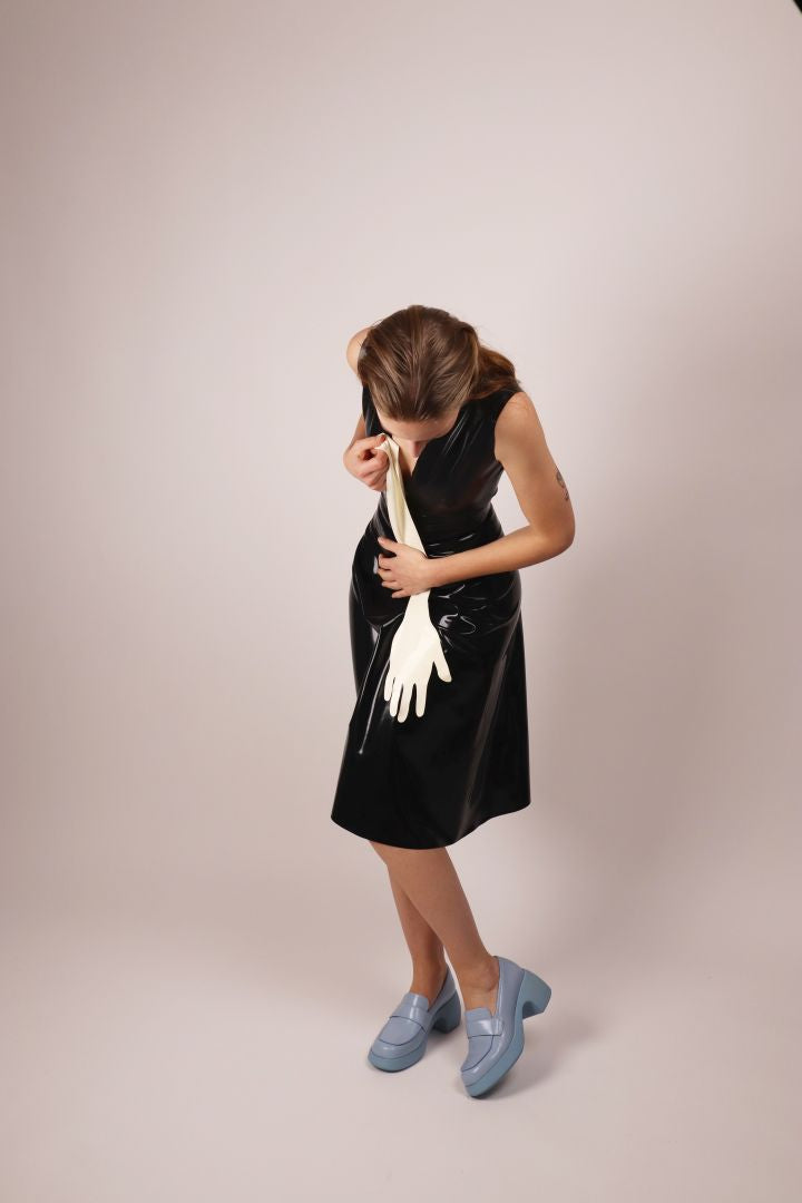 model-testing-white-latex-hands-scarf-on-black-latex-skirt